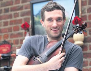 Take a bow: Caoimhin O
Raghallaigh gives a modern,
experimental spin to Irish
traditional music. Take a bow: Caoimhin O
Raghallaigh gives a modern,
experimental spin to Irish
traditional music.